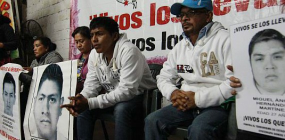 Las-venas-abiertas-de-Ayotzinapa-recorren-América-Latina-535x300