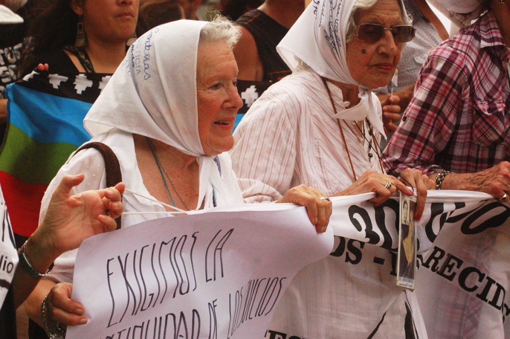 Madres de la Plaza, el pueblo las sigue abrazando CParodi-3
