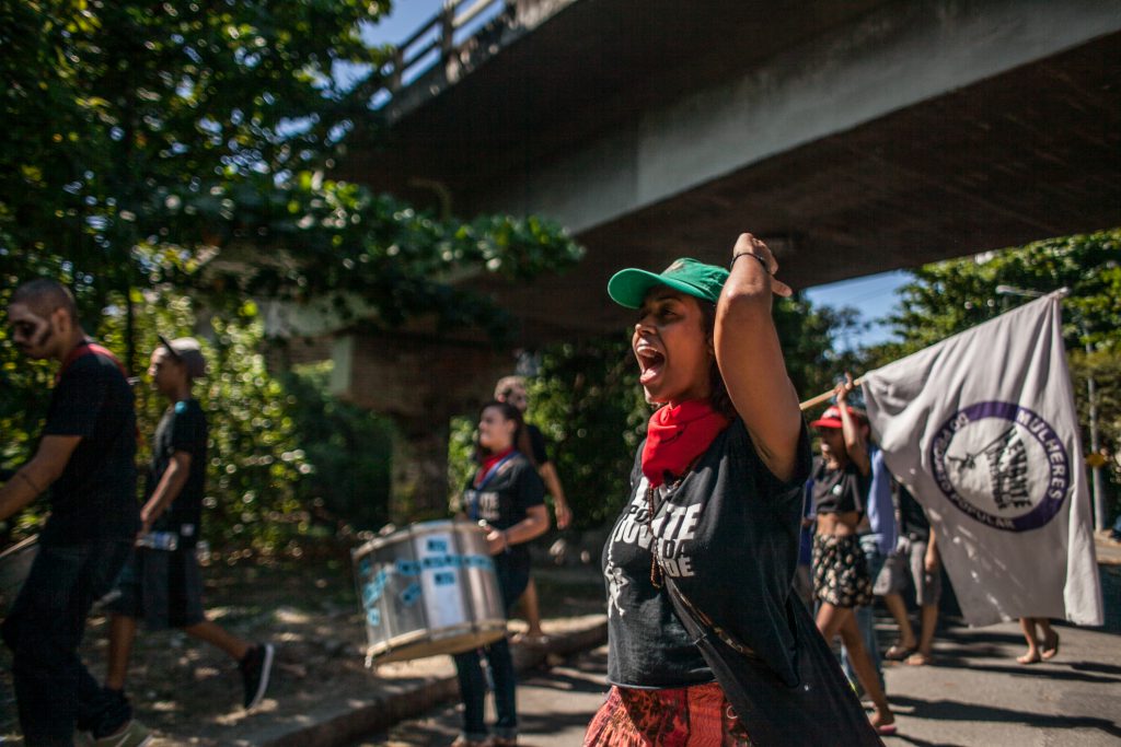 “Nao vai ter golpe”, el grito del feminismo popular en Brasil Debora-Brasil