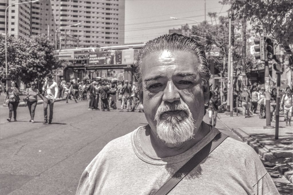 Porque el que murió peleando vive en cada compañero y en cada compañera 001