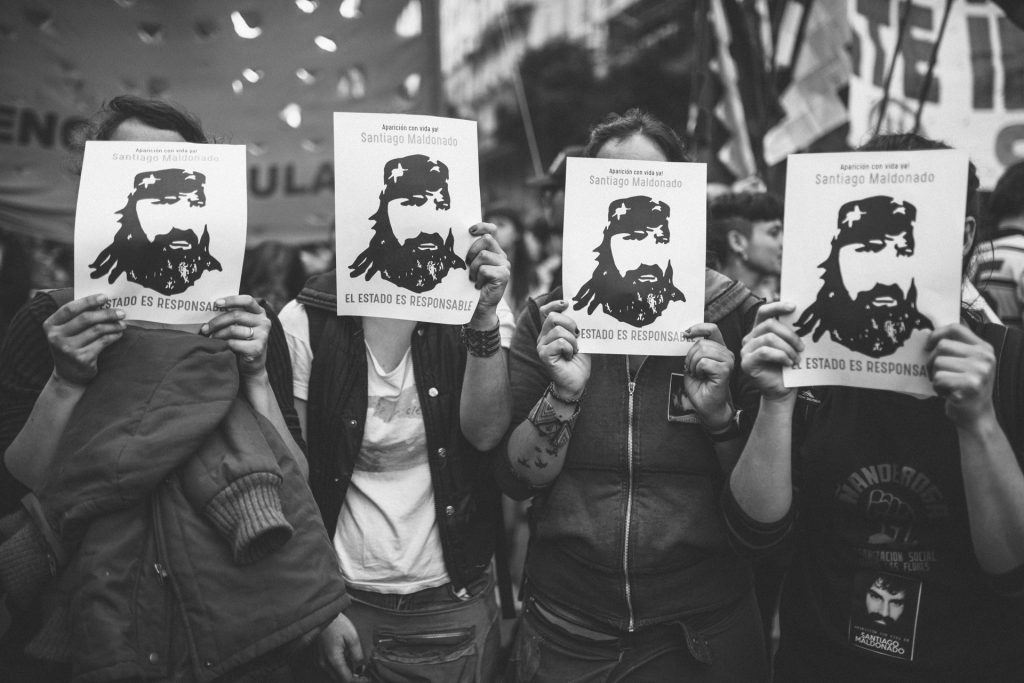 ¿Dónde está Santiago Maldonado? Un mes de la desapacion de Santiago Maldonado - 1-9-2017