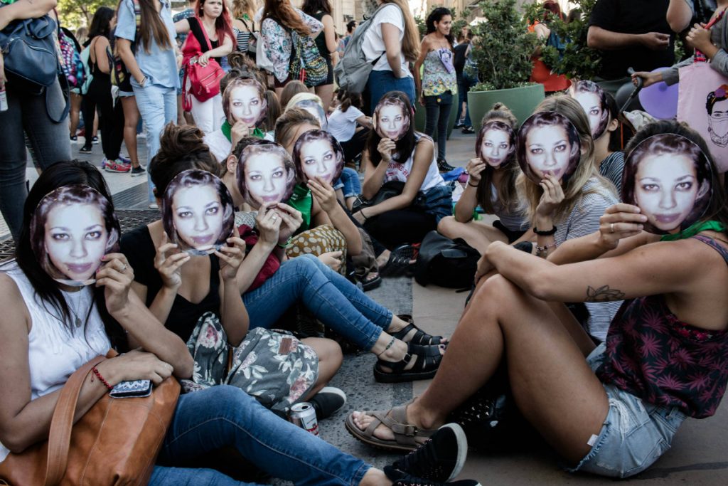 Comienza juicio por femicidio: “Ornella, somos tus gritos que exigen justicia” 29028047_10155220168541881_1523629202895536128_o
