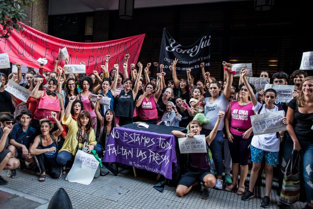 ¡Basta de represión! Las 800 mil somos también las que están presas 29177929_994596730705784_8527355599942320128_o