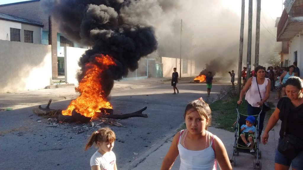 Las mujeres de Barrio Frino al frente de la lucha por la Educación Pública WhatsApp Image 2018-03-08 at 13.43.58