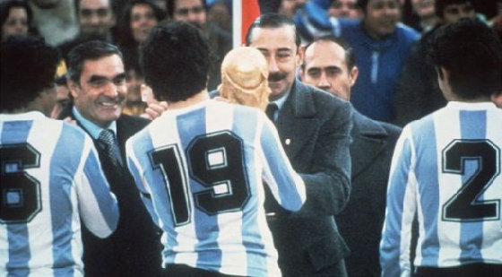 Tribuna pueblo: una mirada político futbolera del Mundial 1978 –