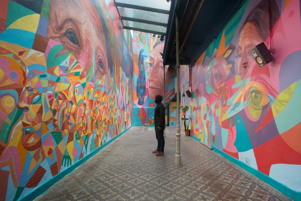 Mural entero con sujeto 975A0251