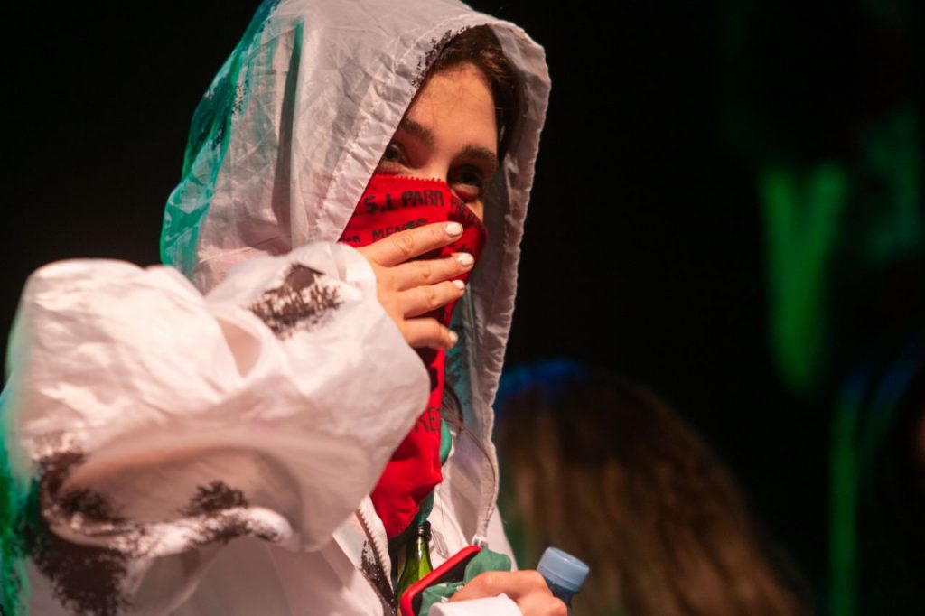 photo5019761865382799499