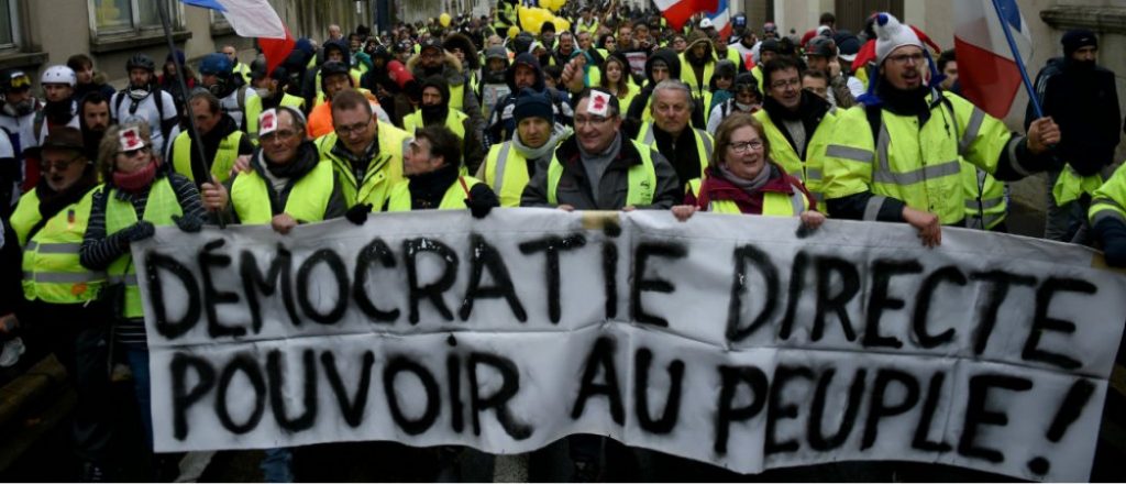 Francia Flourescente: Las vías inciertas de la democracia francia flourescente