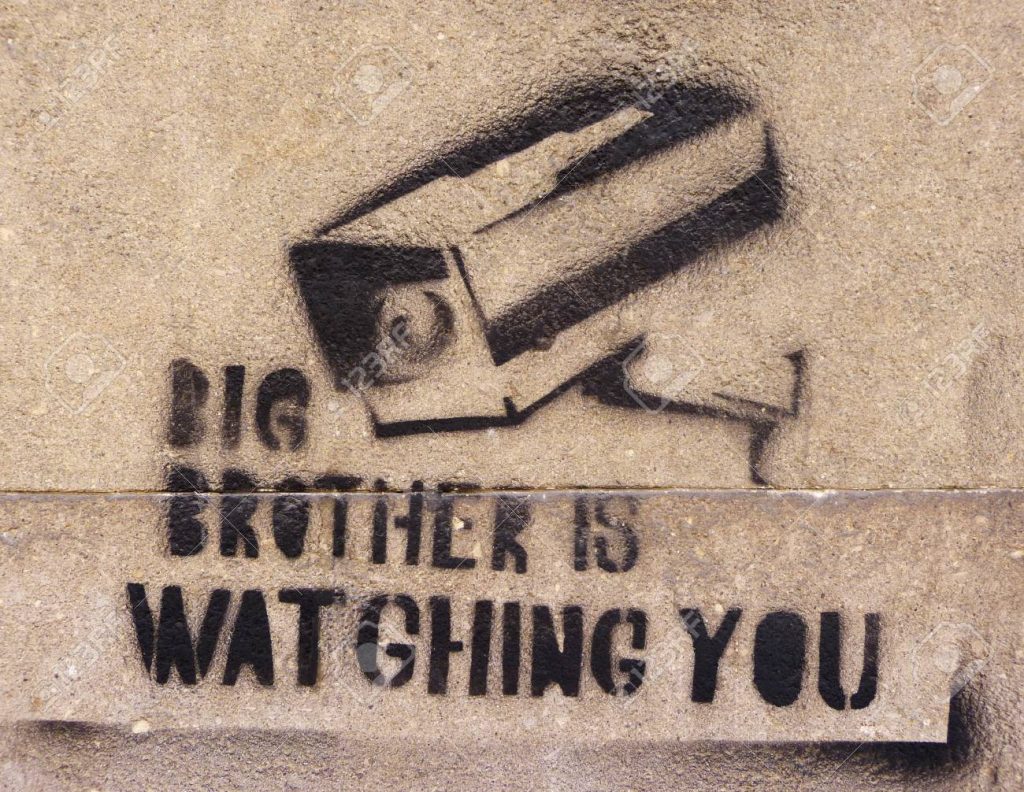 Cyber mundo: los desafíos de una vida digital 108935906-big-brother-is-watching-you-stencil-vector-illustration