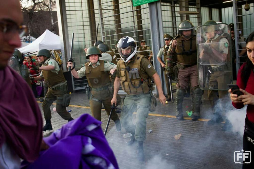 Santiago de Chile: Decretan estado de emergencia debido a manifestaciones por coste de la vida chile ff