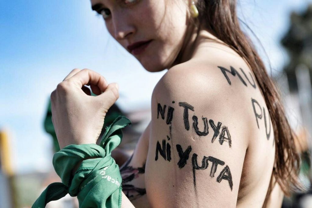 photo4961241540110428347