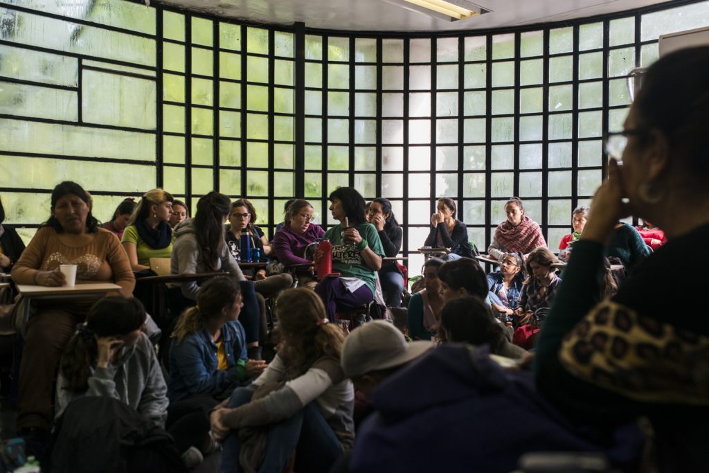 Un taller para ponerle palabras al feminismo popular taller feminismos populares