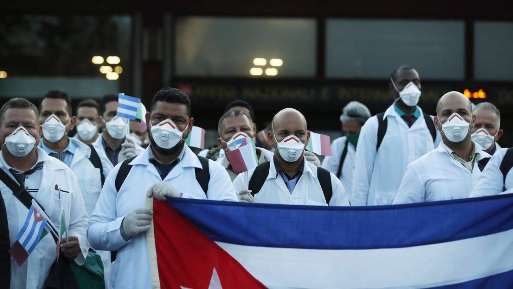Medicina cubana: “Quien no sea capaz de luchar por otros no será lo suficientemente capaz de luchar por sí mismo” Antonio Calanni nota cuba