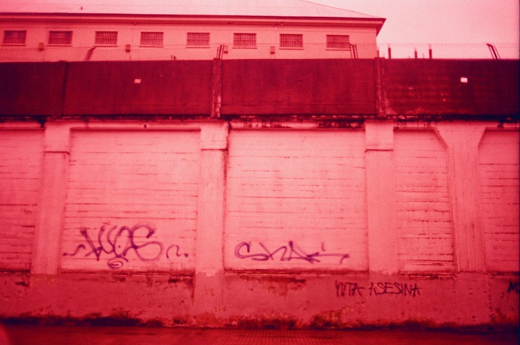 Cárceles, represión y una crítica feminista, ¿toda imagen vale? 000012750039