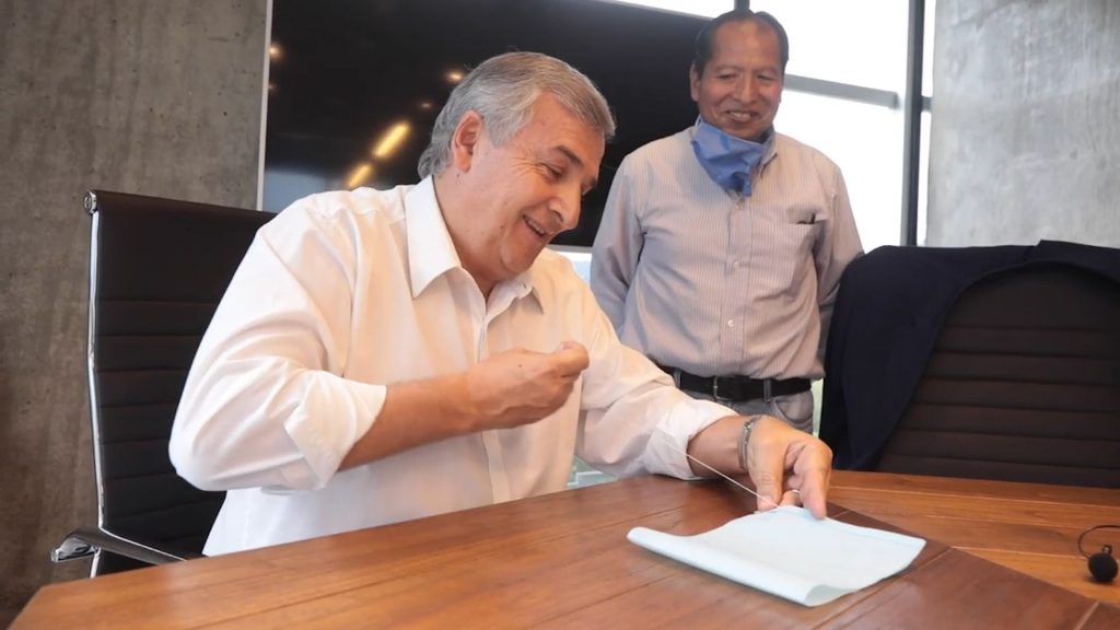 Gerardo Morales cociendo