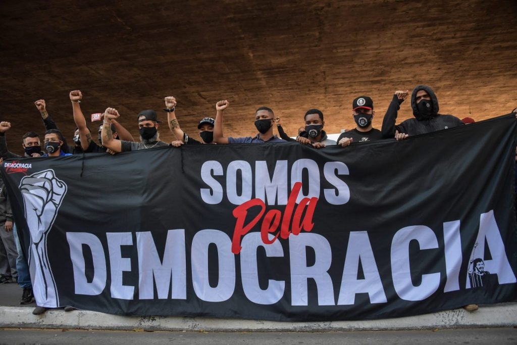 Brasil: Las hinchadas Antifascistas se manifiestan por la democracia Antifa Brasil 1