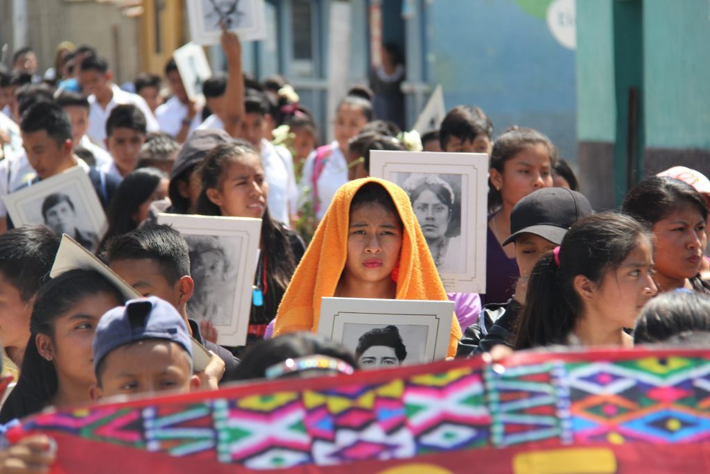 Gallina ciega: Relato sobre la violencia política en Guatemala Violencia POlítica en Guate