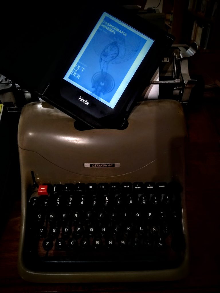 Cosmografía general-Laura Ponce- Foto de Cezary Novek