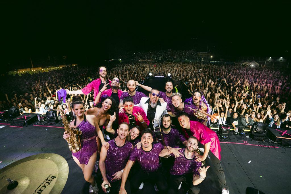 El fiestón de la Delio Valdez en Obras: una banda que brilla colectivamente Delio Valdéz Obras