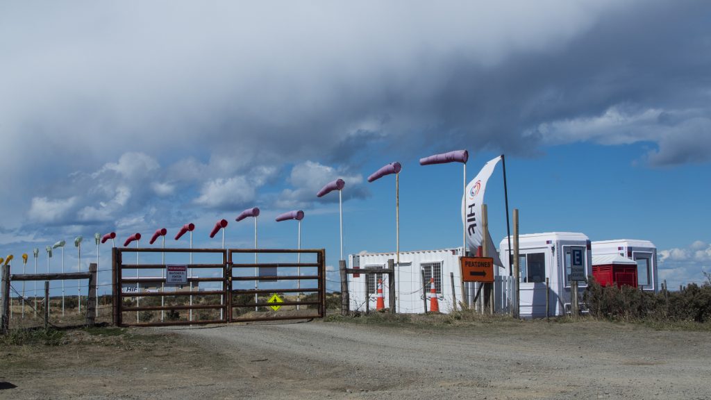 Hidrógeno verde, un problema de modelo Ingreso de la planta piloto del proyecto HIF - Foto Javier Astudillo