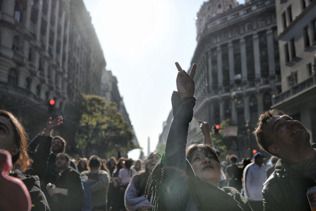 Argentina: entre la crisis económica y la violencia política nadia petrizo