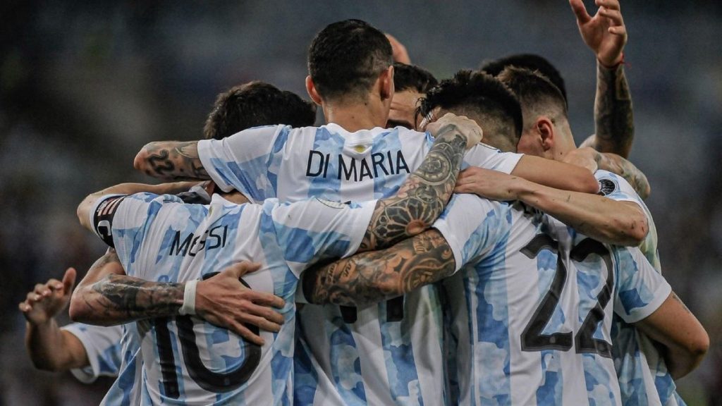 ¿Quiénes son los campeones? seleccion-argentina-nuevo-sponsor_jpg_crop1659638858553.jpg_1522875989