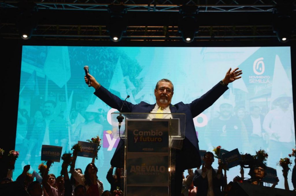 ¡Bernardo Arévalo, presidente de Guatemala! photo_2023-08-20_23-11-49