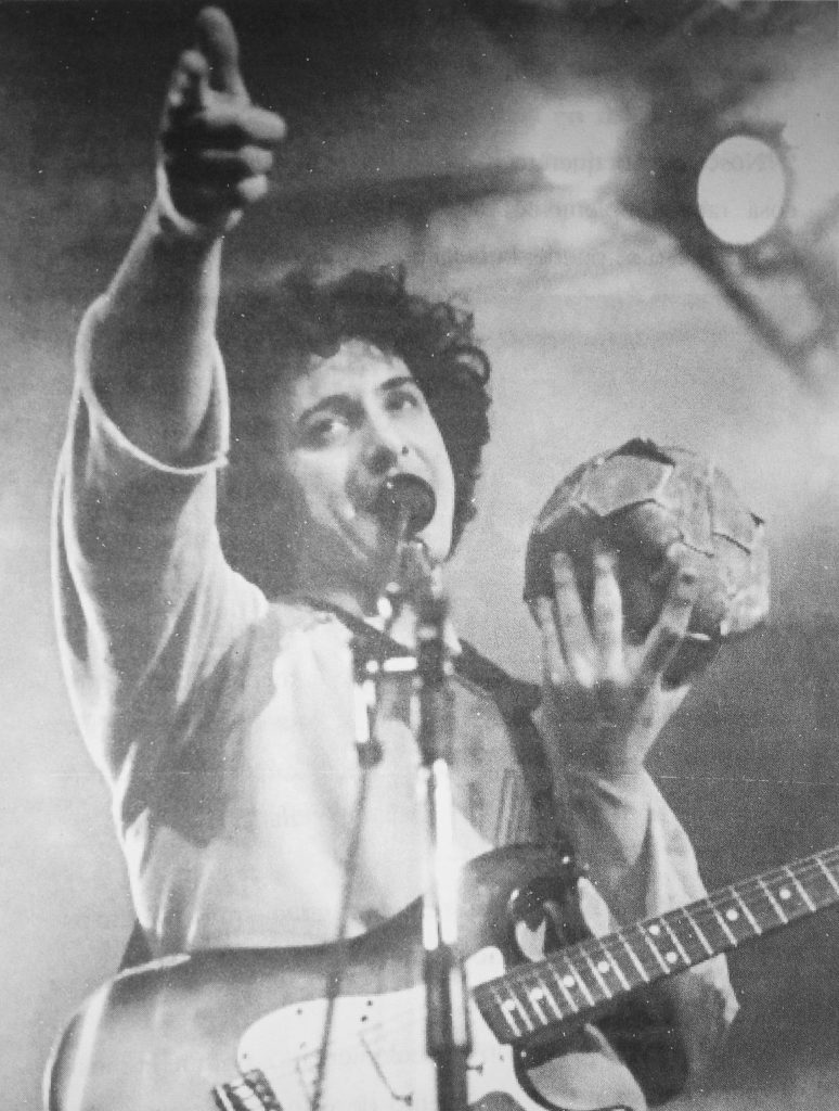 Divididos en Argentinos Juniors: una excusa para recordar cuando salieron a bancar al Diego Nahuel_carriaga