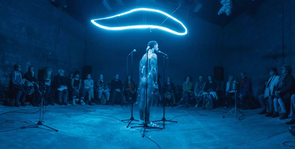 Queerass(é) cánticos de un cuerpo sin género Mau Cugat_3.foto Pierre_Planchenault-