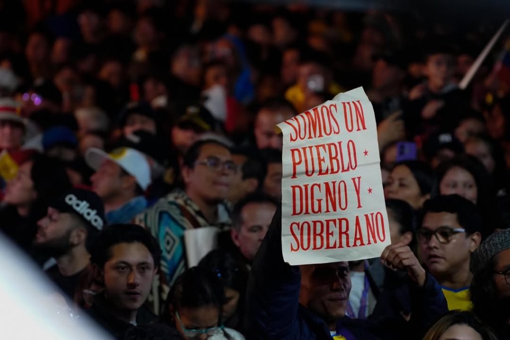 Colombia se movilizó en defensa de la soberanía COL_01