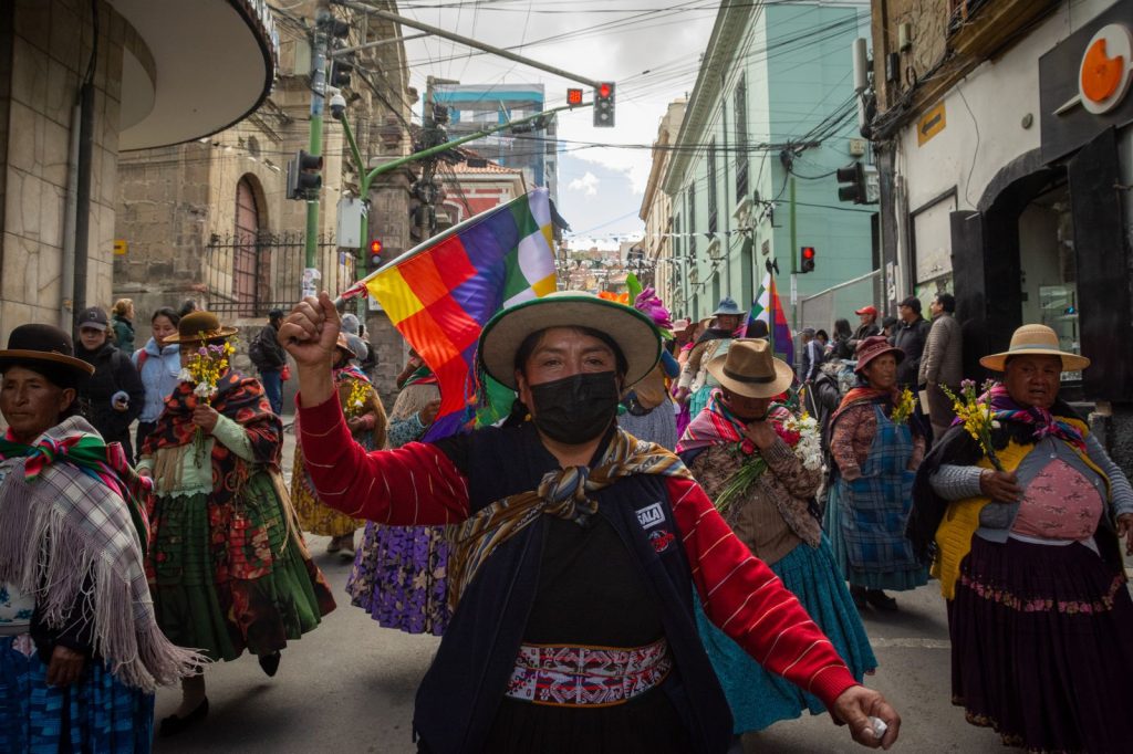 Mamitas, cholas, trabajadoras: las mujeres que sostienen Bolivia vuelven a las calles WhatsApp Image 2026-05-27 at 19.42.05 (3)